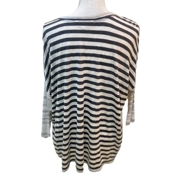 Cabi black & white mixed print v neck silk/viscose top high low hem 3/4 sleeve - Picture 11 of 13